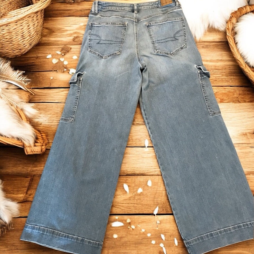 American Eagle Outfitters Light Wash Wide Leg Cargo Jeans - Picture 2 of 9